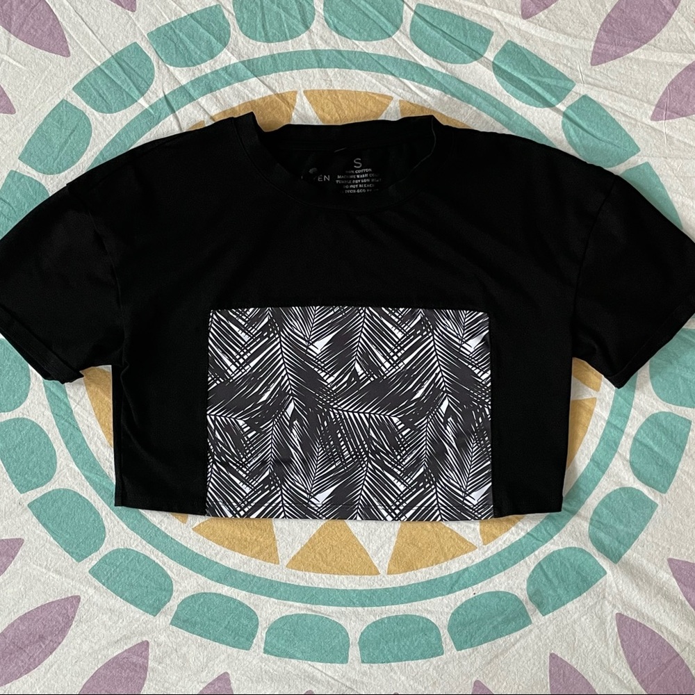Nubyen Tribal Cropped T-Shirt